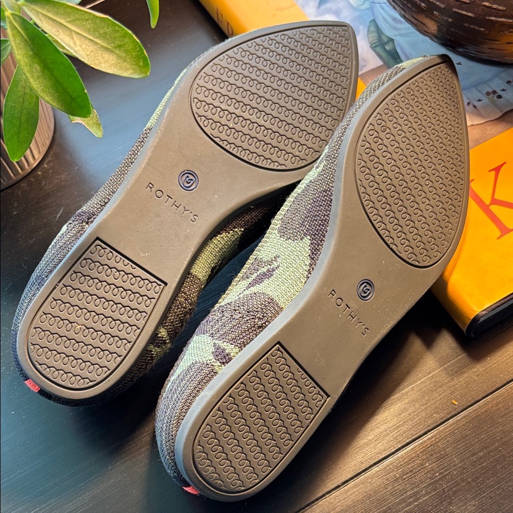 Rothy's Green Camouflage Flats EUC pointy toe - Picture 3 of 8